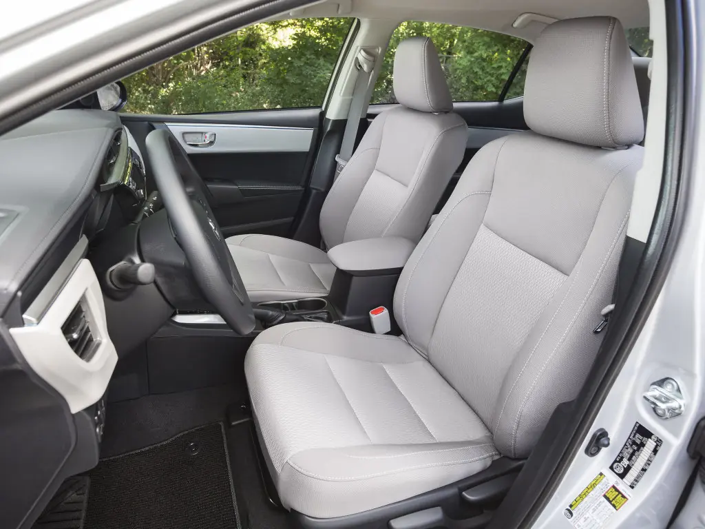 Toyota Corolla, 11 поколение, E170, Седан, США, 04.2013 - 07.2018: фото поколения 17