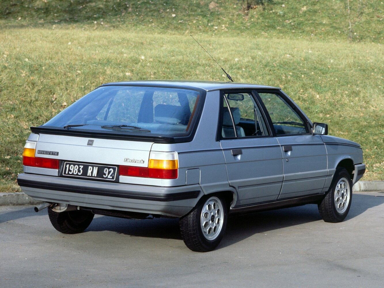 Renault 11, , 1983–1989, Hatchback 5 door: Rear three-quarter view