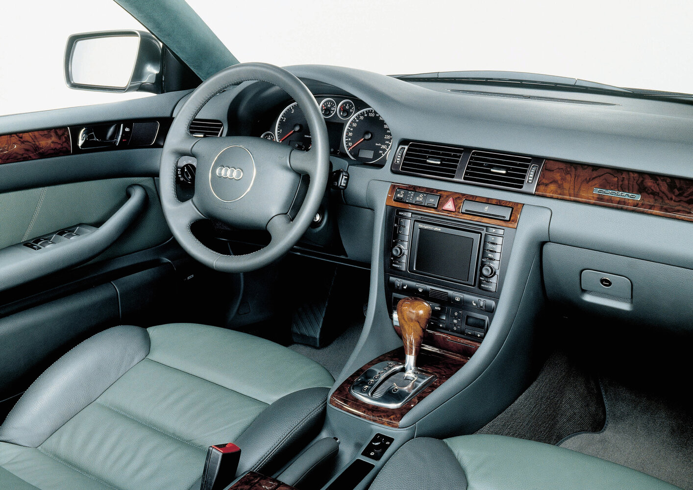 Audi A6 allroad, I (C5), 2000–2006, Универсал 5 дв.: Передняя часть салона