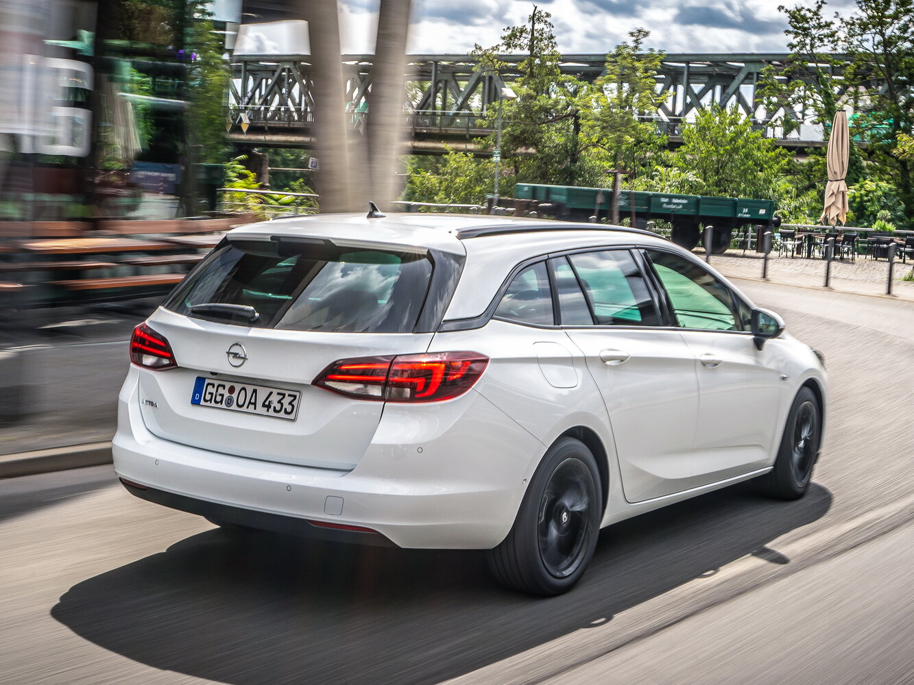 Opel Astra, K facelift, 2019–2022, Estate 5 door: Rear three-quarter view