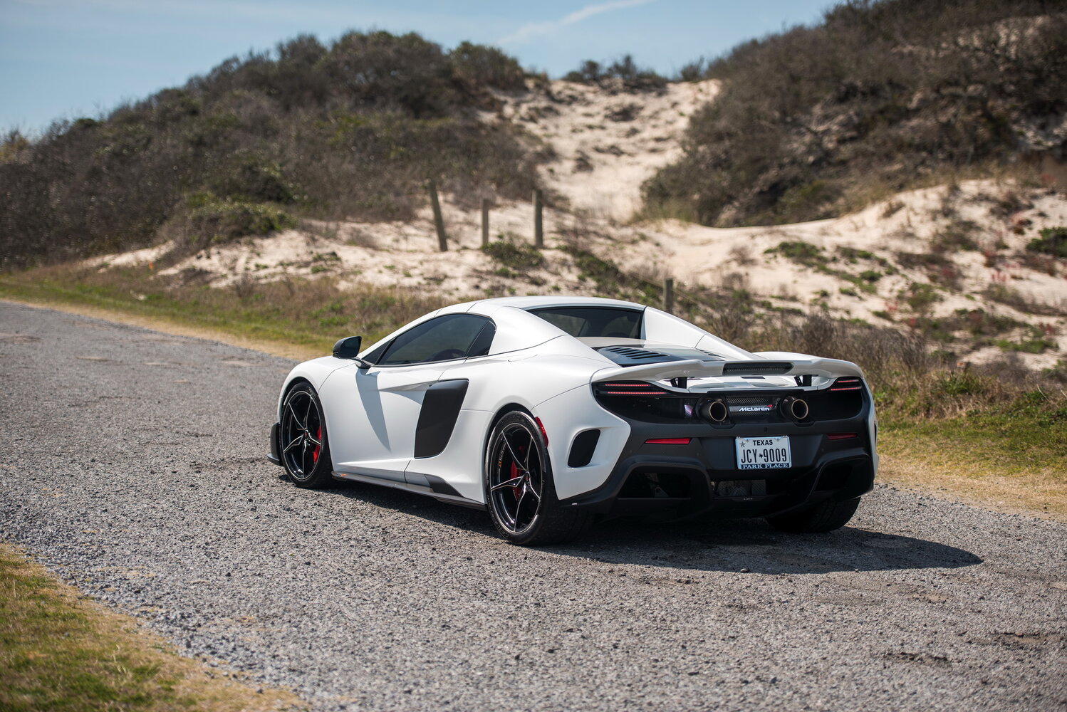 McLaren 675LT, , 2015–2017, Convertible: Rear three-quarter view