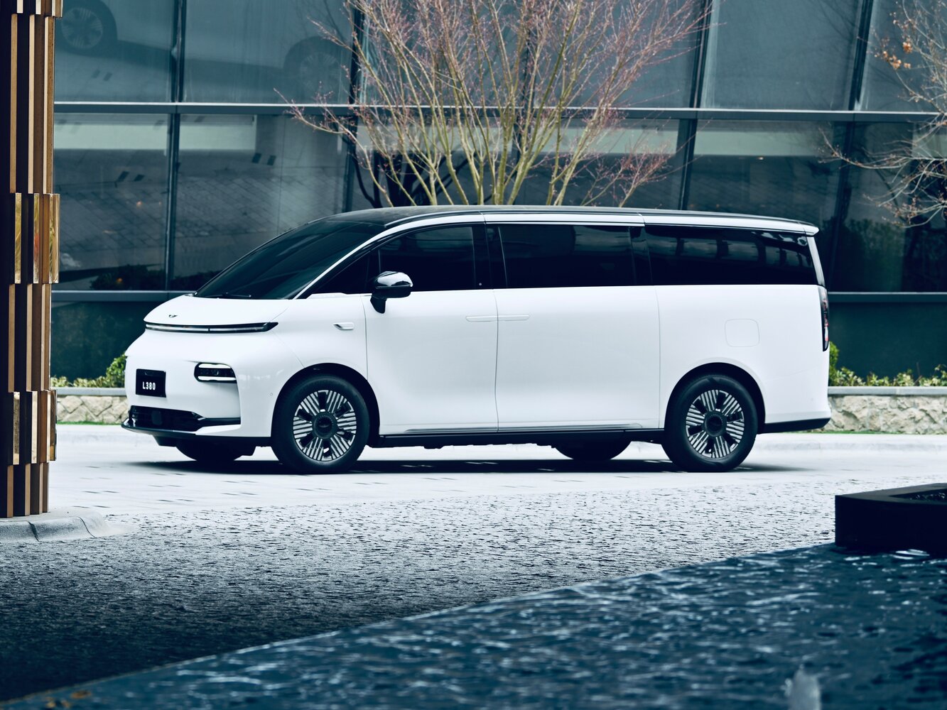 LEVC L380, , 2024–2026, Минивэн: Вид сбоку