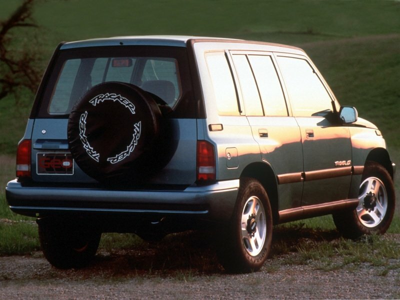 Geo Tracker, , 1989–1998, SUV 5 door: Rear three-quarter view