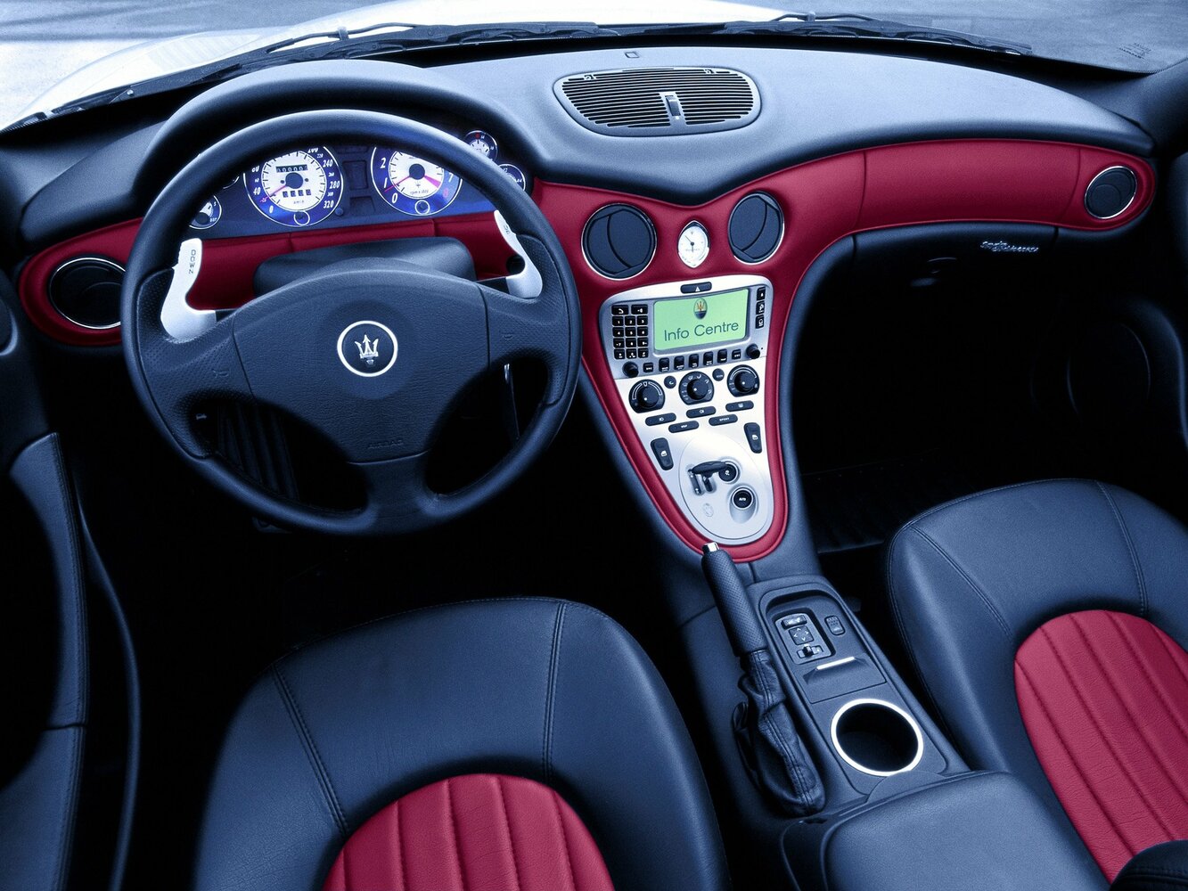 Maserati 4200 GT, , 2002–2007, Кабриолет: Передняя панель