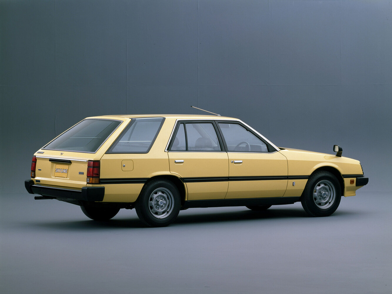 Nissan Skyline, VI (R30), 1981–1985, Estate 5 door: Rear three-quarter view