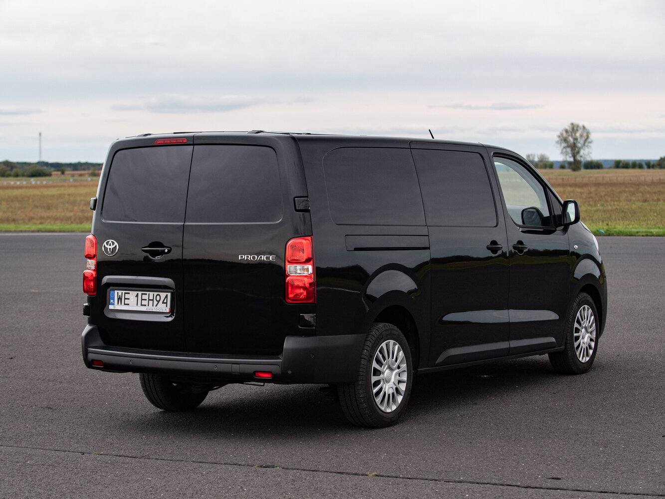 Toyota ProAce, II facelift, 2024–2026, Van L2: Rear three-quarter view