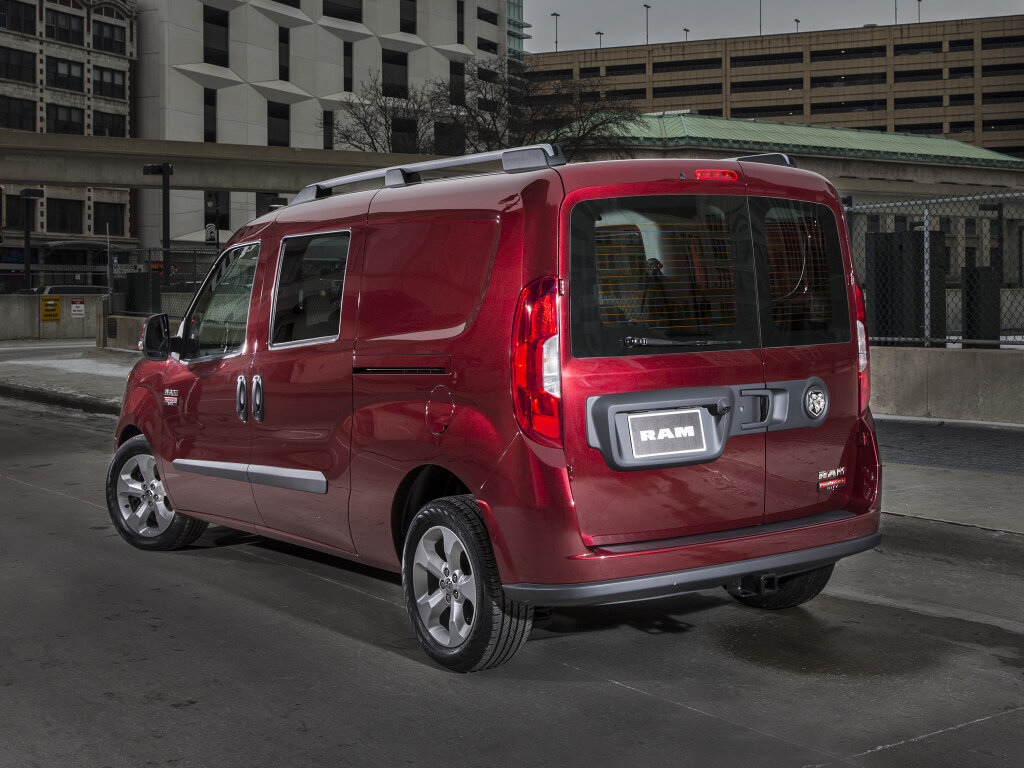 Ram ProMaster City, I, 2014–2022, Компактвэн: Вид сзади в три четверти