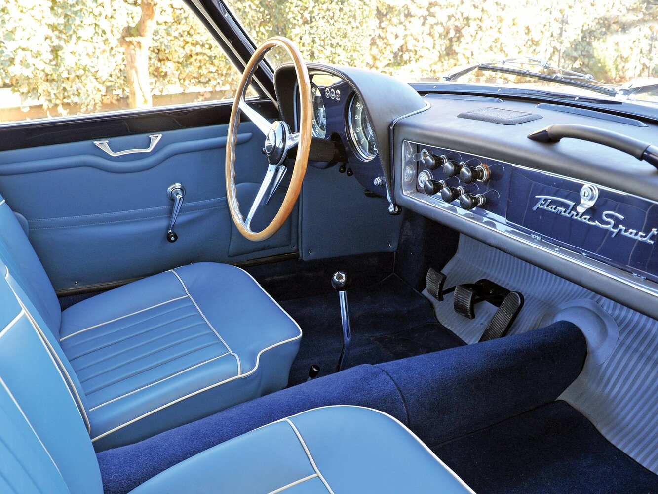 Lancia Flaminia, , 1952–1970, Купе: Передняя часть салона