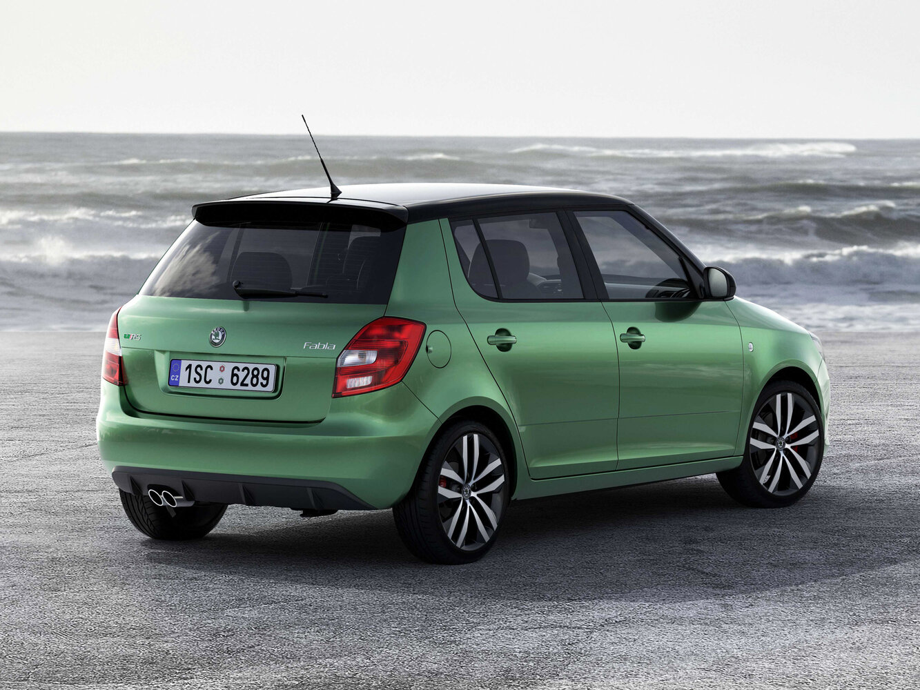 Skoda Fabia RS, II, 2010–2014, Хэтчбек 5 дв.: Вид сзади в три четверти