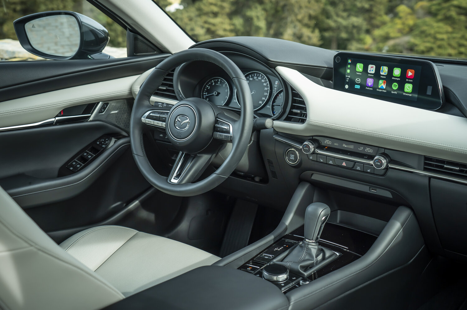 Mazda 3, IV (BP), 2018–2026, Sedan: Front cabin