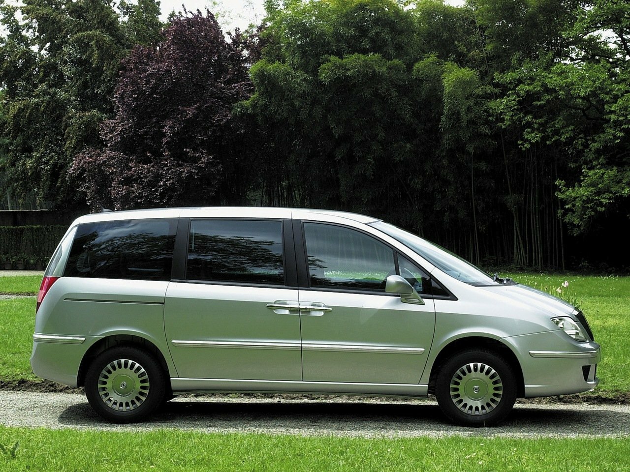 Lancia Phedra, , 2002–2010, Компактвэн: Вид сбоку