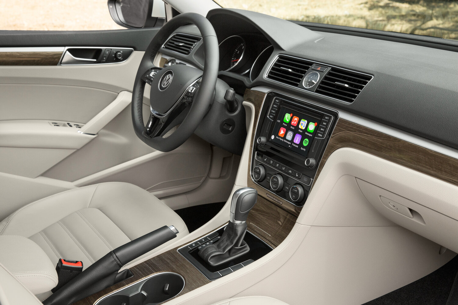 Volkswagen Passat (North America and China), I facelift, 2015–2019, Sedan: Front cabin