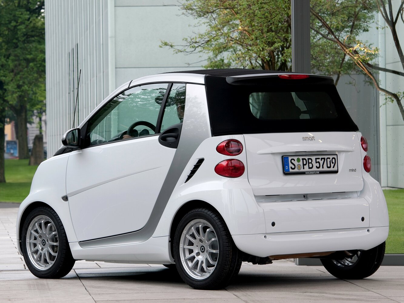 Smart Fortwo, II, 2007–2015, Convertible: Rear three-quarter view