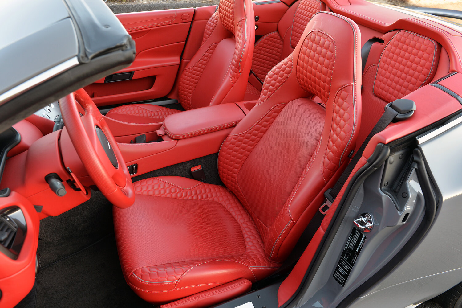 Aston Martin Vanquish, II, 2012–2018, Родстер Volante: Front cabin