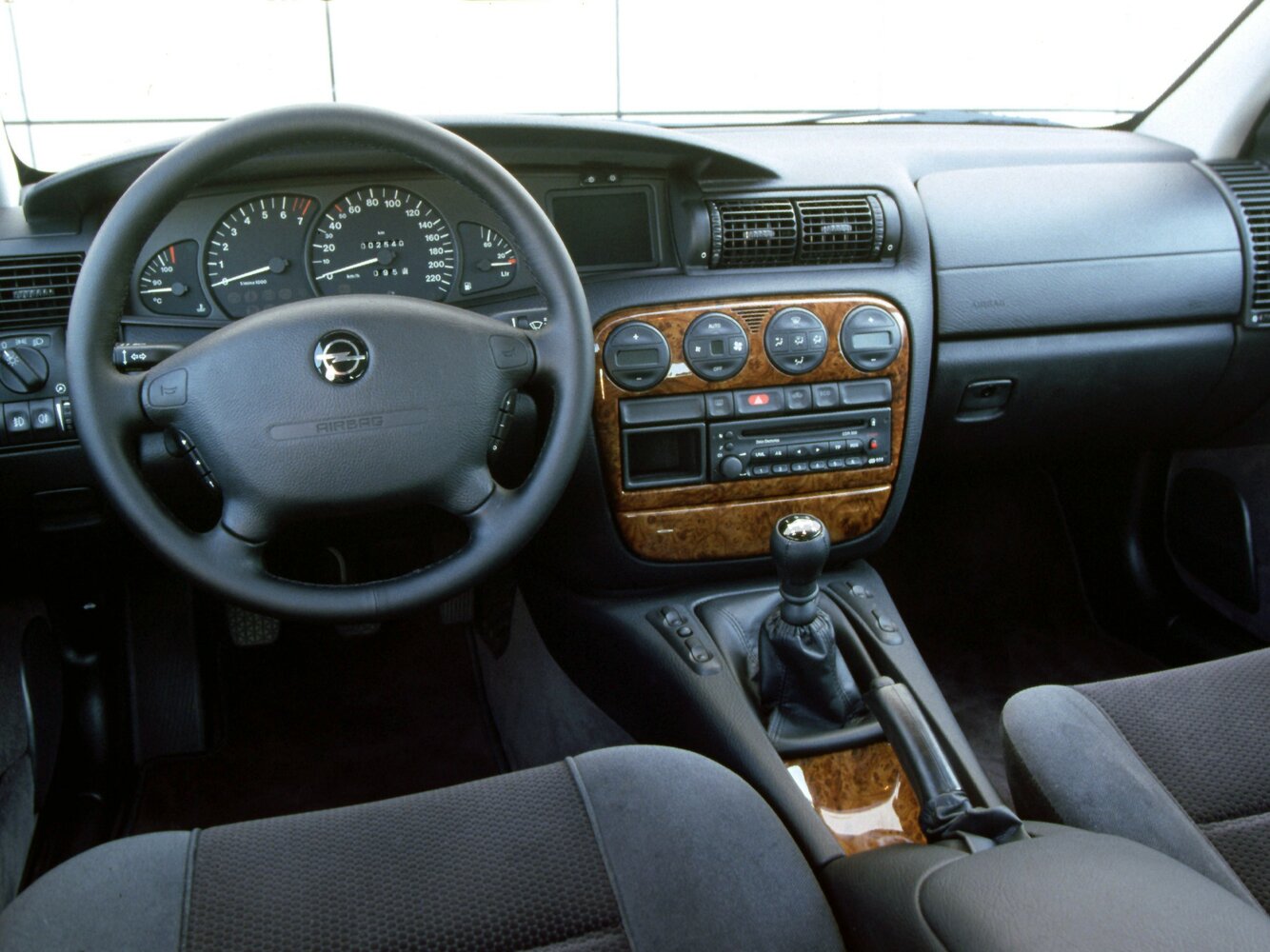Opel Omega, B, 1994–1999, Универсал 5 дв.: Передняя панель