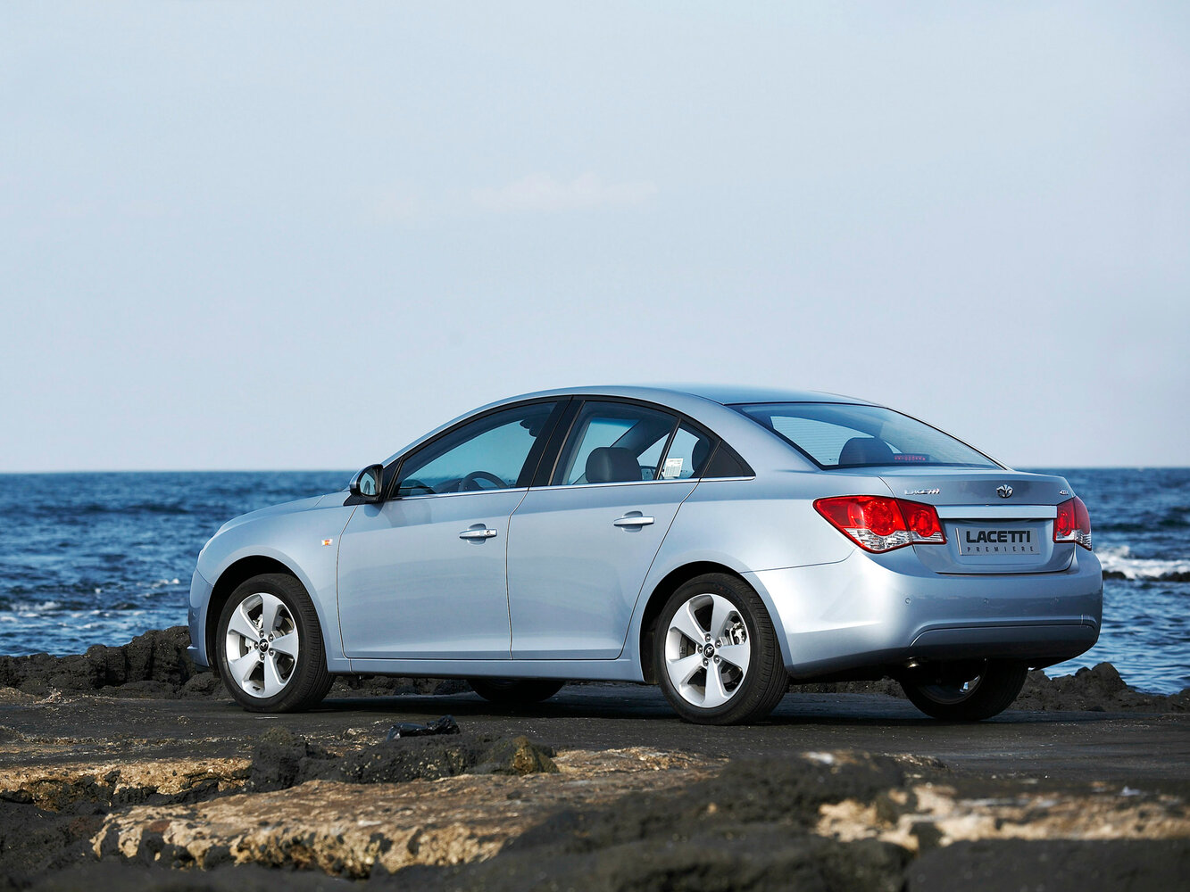 Daewoo Lacetti Premiere, J300, 2008–2011, Седан: Вид сзади в три четверти