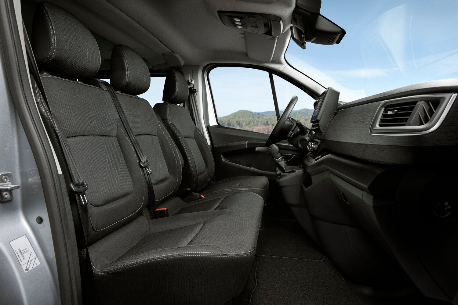 Nissan Primastar, II, 2021–2026, Minivan Combi: Front cabin