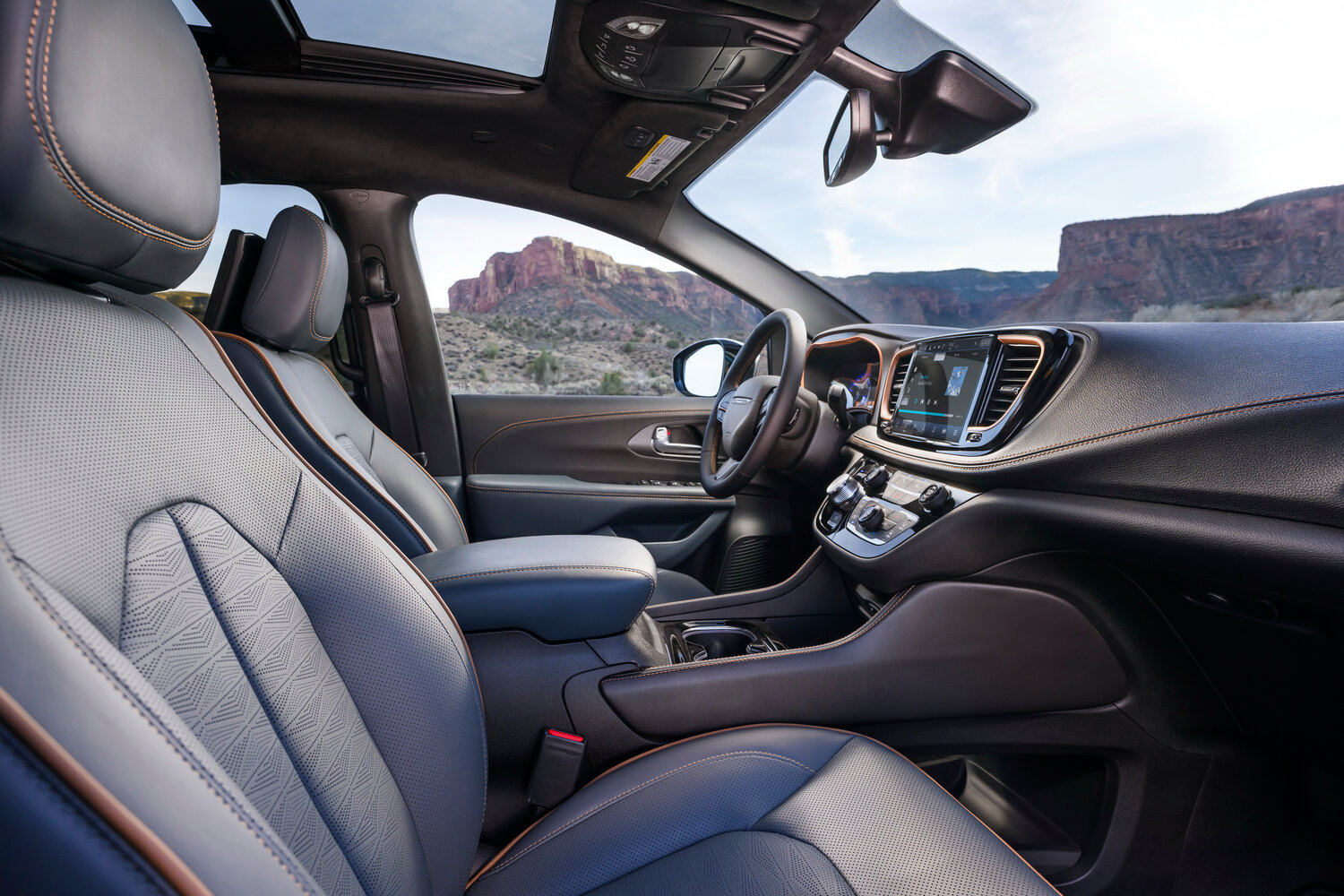Chrysler Pacifica, RU Рестайлинг 2, 2026–2026, Минивэн: Передняя часть салона