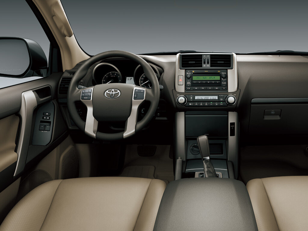 Toyota Land Cruiser Prado, 150 Series, 2009–2013, SUV 3 door: Dashboard