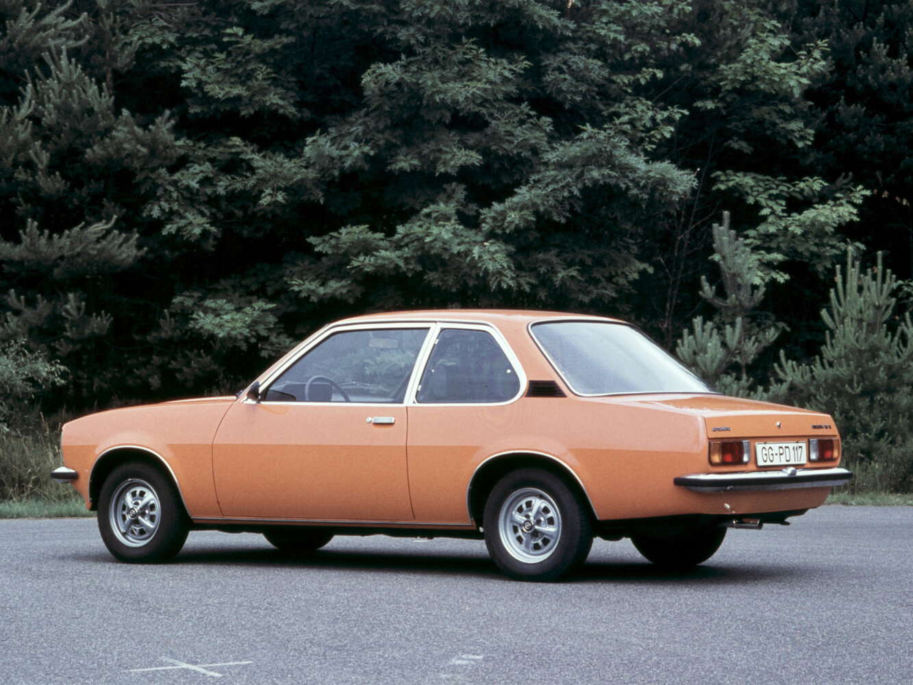 Opel Ascona, B, 1975–1981, Sedan 2 door: Rear three-quarter view