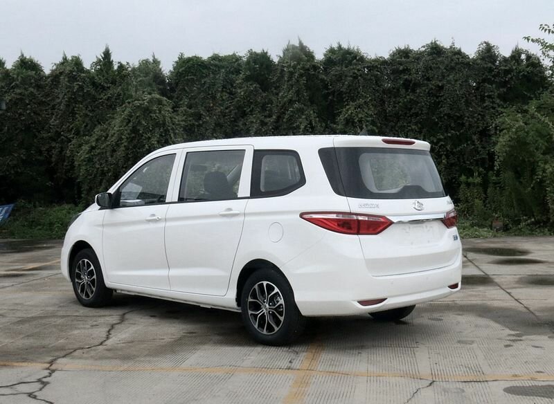 Changan Auchan A600 EV, , 2018–2022, Минивэн: Вид сзади в три четверти