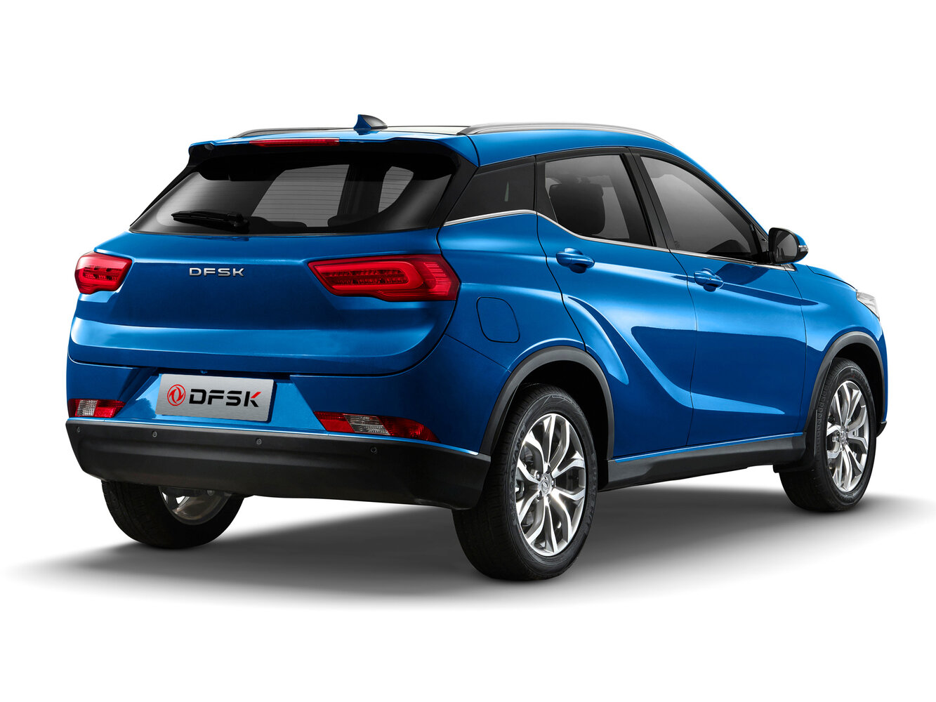 Dongfeng Fengon 500, , 2020–2026, Внедорожник 5 дв.: Вид сзади в три четверти
