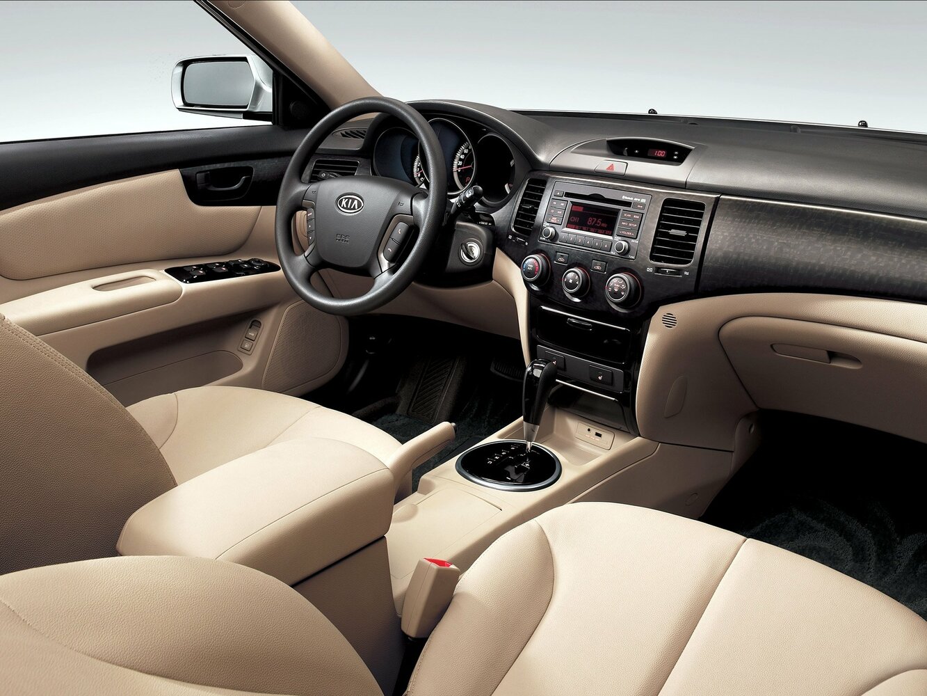 Kia Lotze, MG Innovation, 2008–2010, Седан: Передняя часть салона
