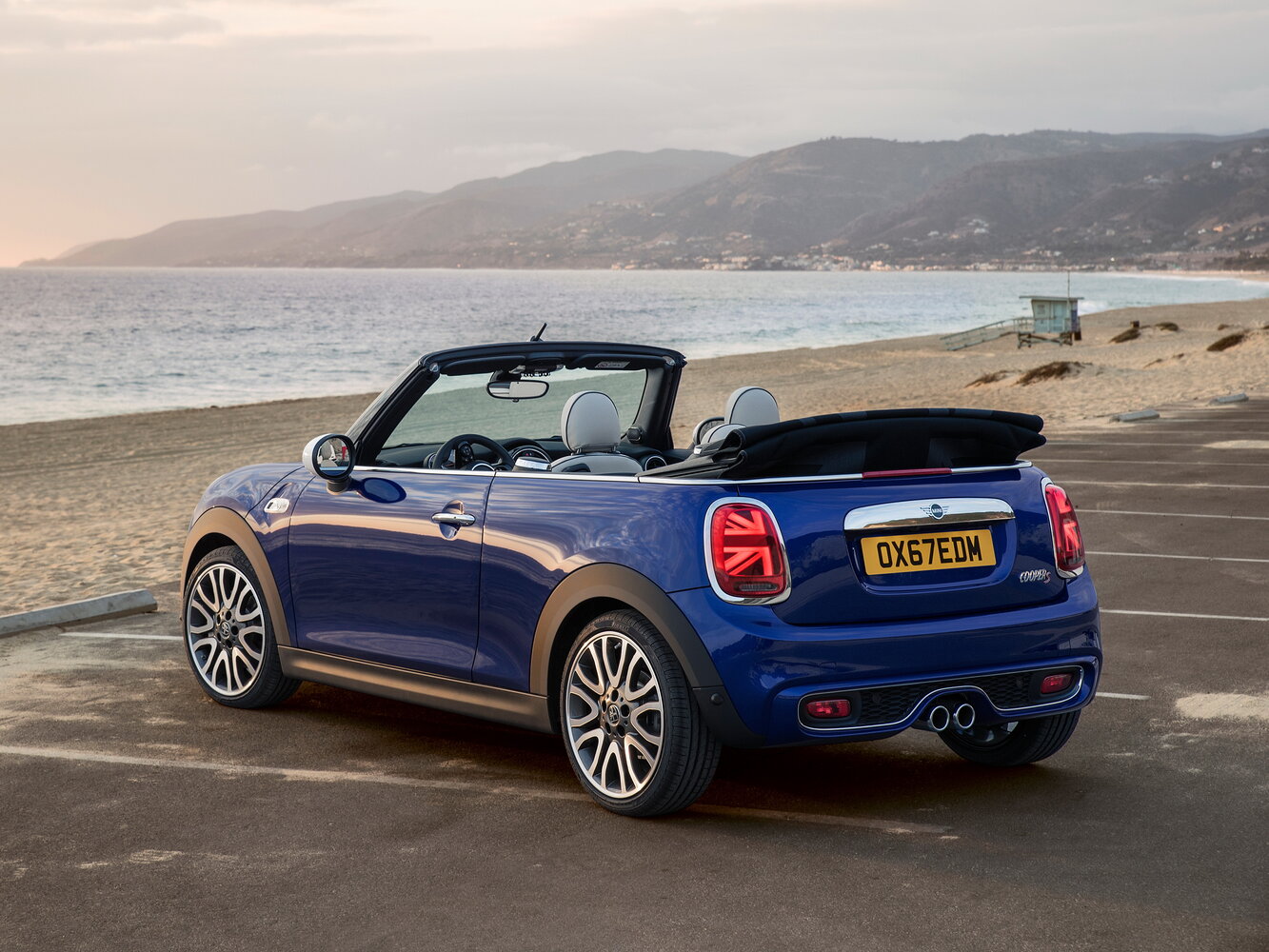 MINI Cabrio, III facelift, 2018–2021, Convertible Cooper S: Rear three-quarter view