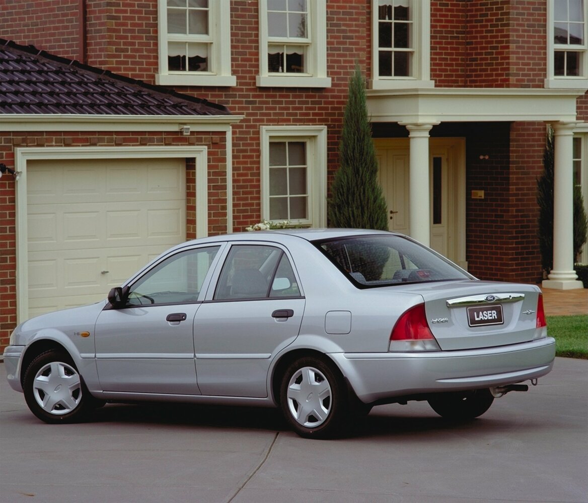 Ford Laser, IV, 1994–2003, Седан: Вид сзади в три четверти