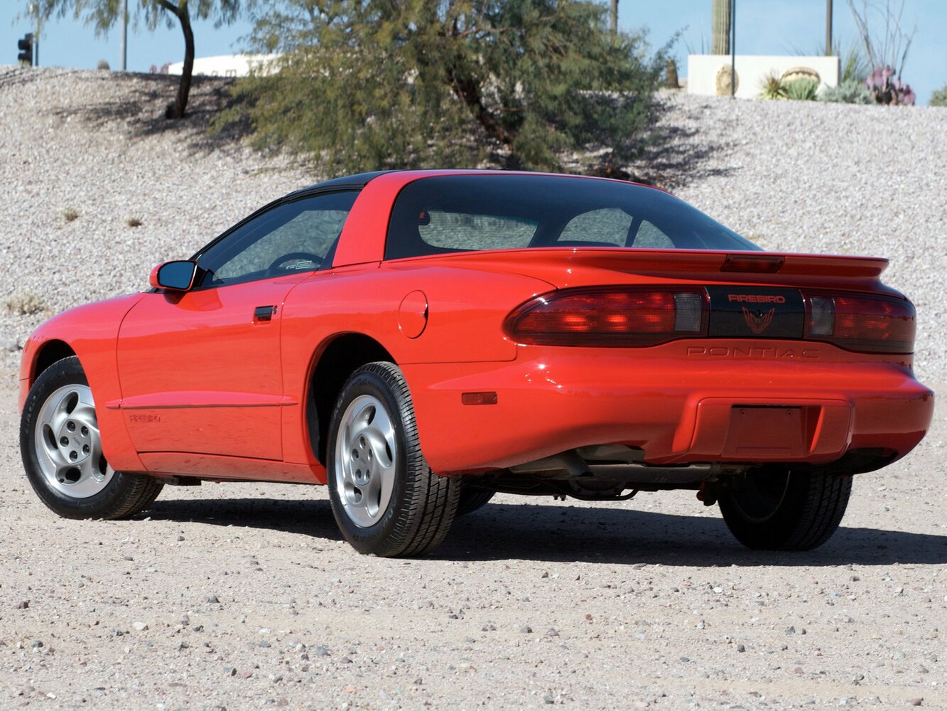 Pontiac Firebird, IV, 1993–2002, Купе: Вид сзади в три четверти