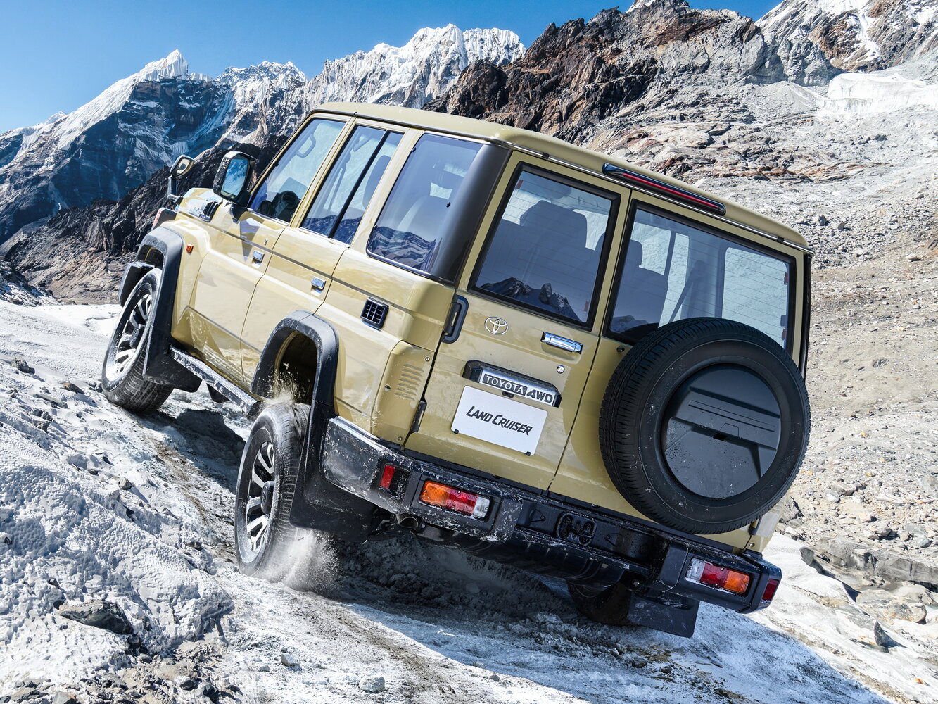 Toyota Land Cruiser, 70 Series facelift 2, 2023–2026, SUV 5 door 76: Rear three-quarter view