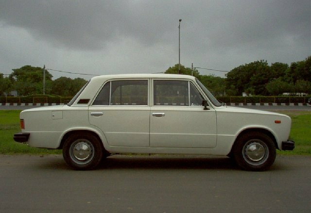 Premier 118NE, , 1985–2001, Седан: Вид сбоку