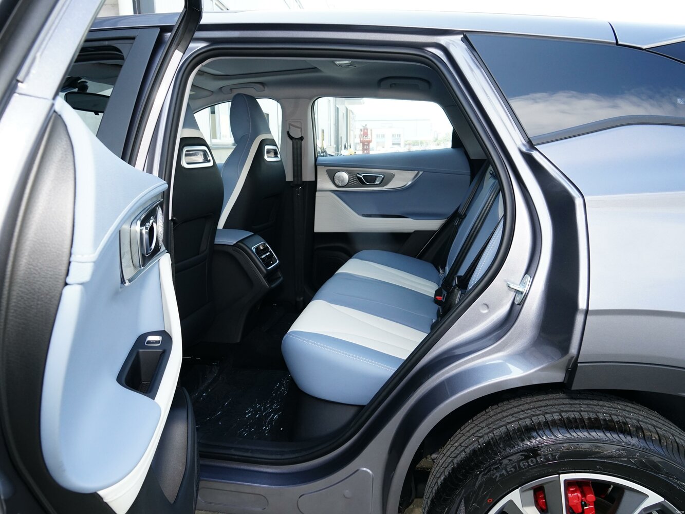 Chery Omoda 5, , 2022–2026, Внедорожник 5 дв.: Задняя часть салона