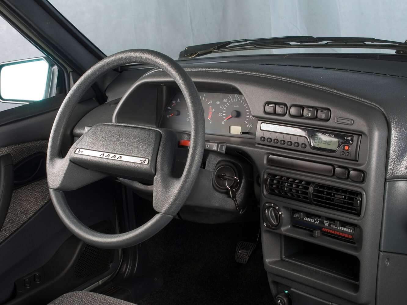 Lada (ВАЗ) 2113, , 2004–2013, Хэтчбек 3 дв.: Передняя часть салона