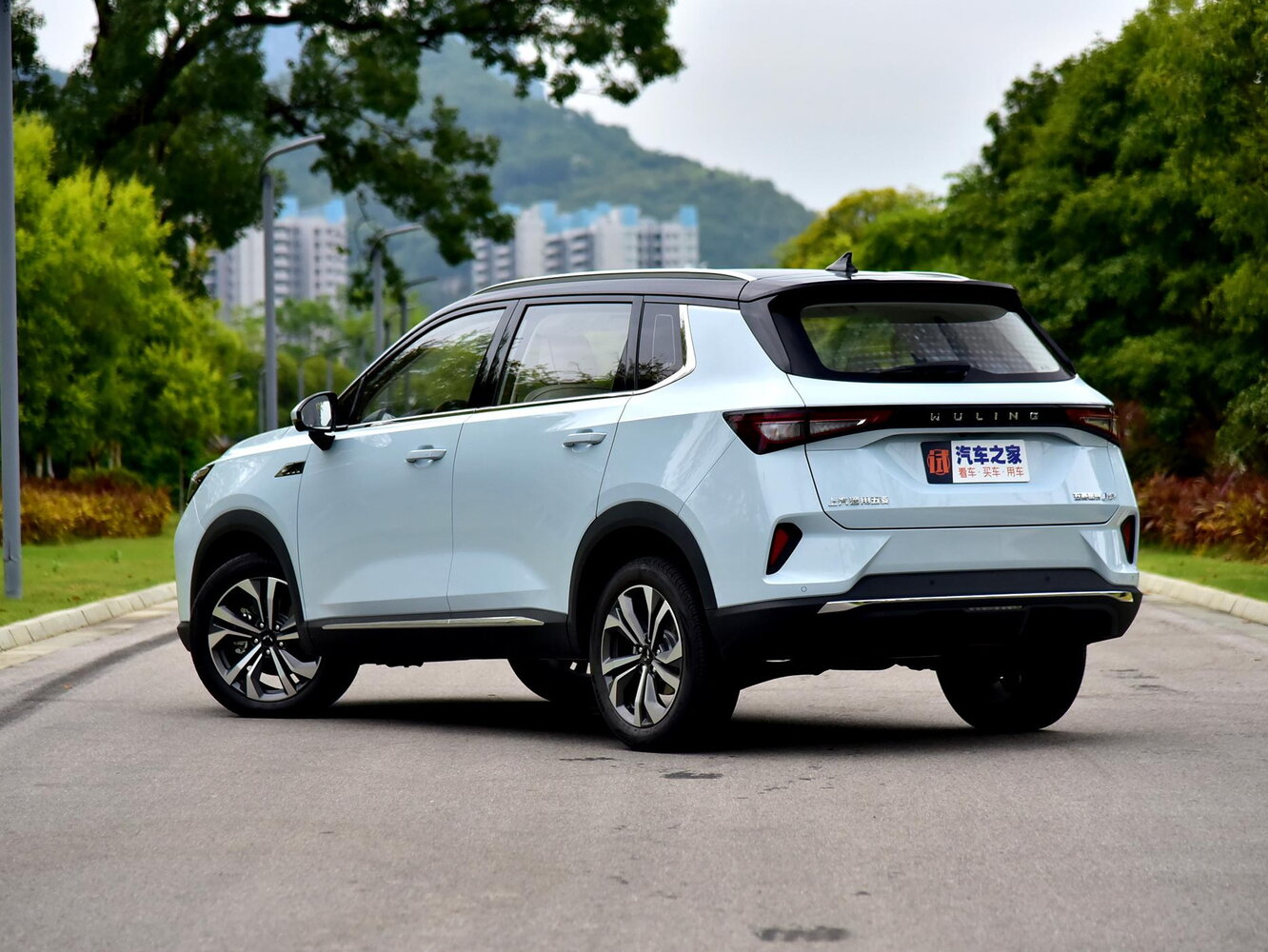 Wuling Star Asta, , 2021–2026, SUV 5 door: Rear three-quarter view