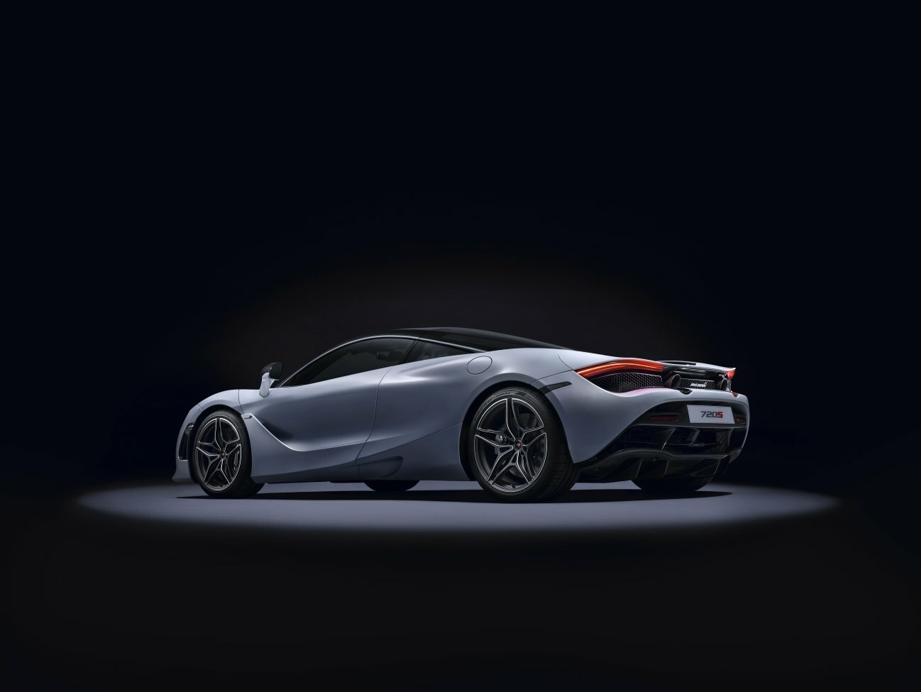 McLaren 720S, , 2017–2023, Купе: Вид сзади в три четверти