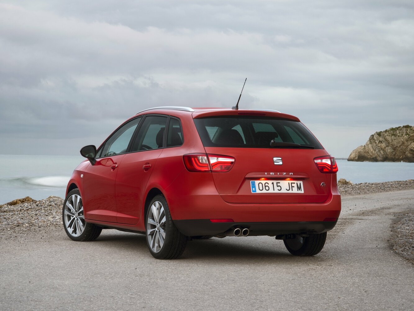 SEAT Ibiza, IV Рестайлинг 2, 2015–2017, Универсал 5 дв.: Вид сзади в три четверти