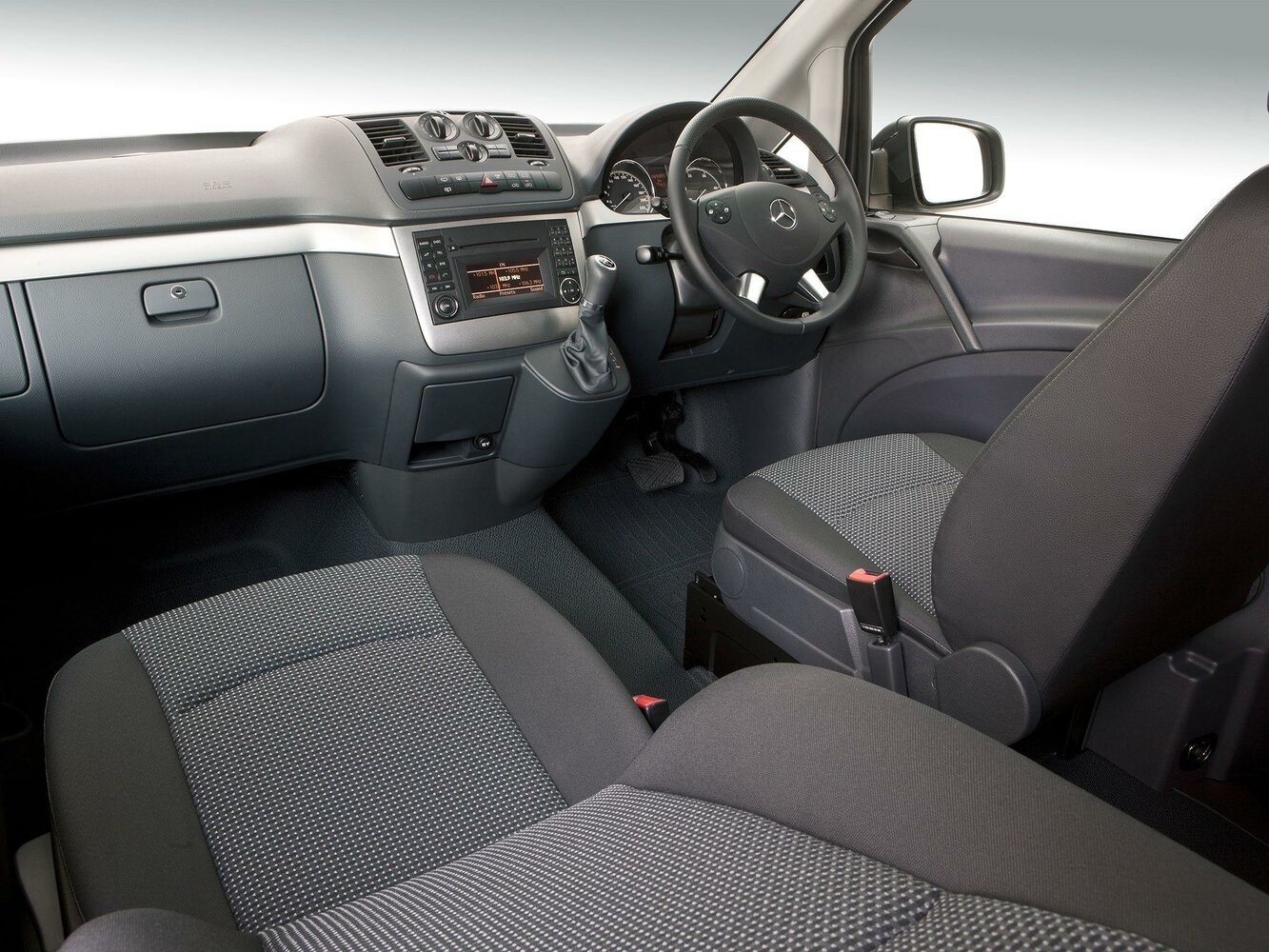 Mercedes-Benz Vito, II (W639) Рестайлинг, 2010–2014, Минивэн L2: Передняя часть салона