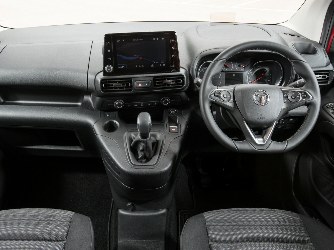 Vauxhall Combo, E, 2018–2024, Компактвэн: Передняя панель