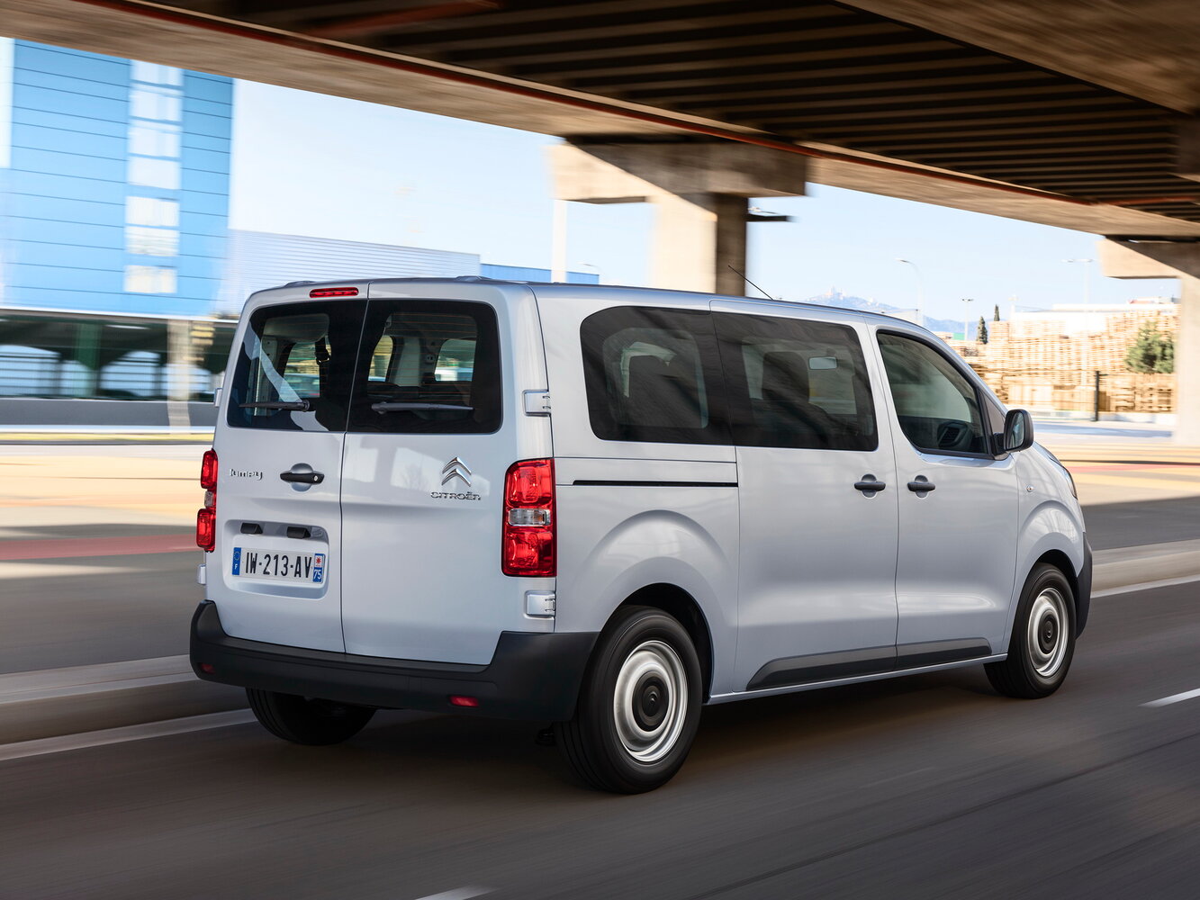 Citroen Jumpy, III, 2016–2024, Минивэн: Вид сзади в три четверти
