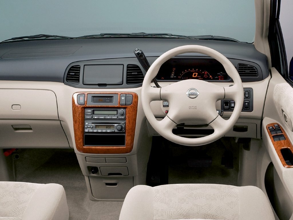 Nissan Liberty, , 1998–2004, Compact MPV: Front cabin
