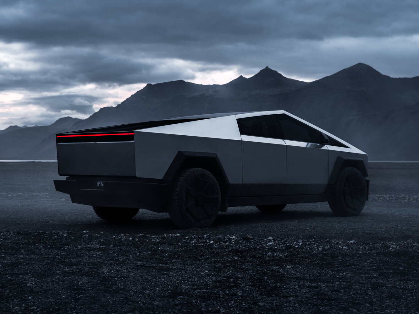 Tesla Cybertruck, , 2023–2026, Пикап Двойная кабина: Вид сзади в три четверти