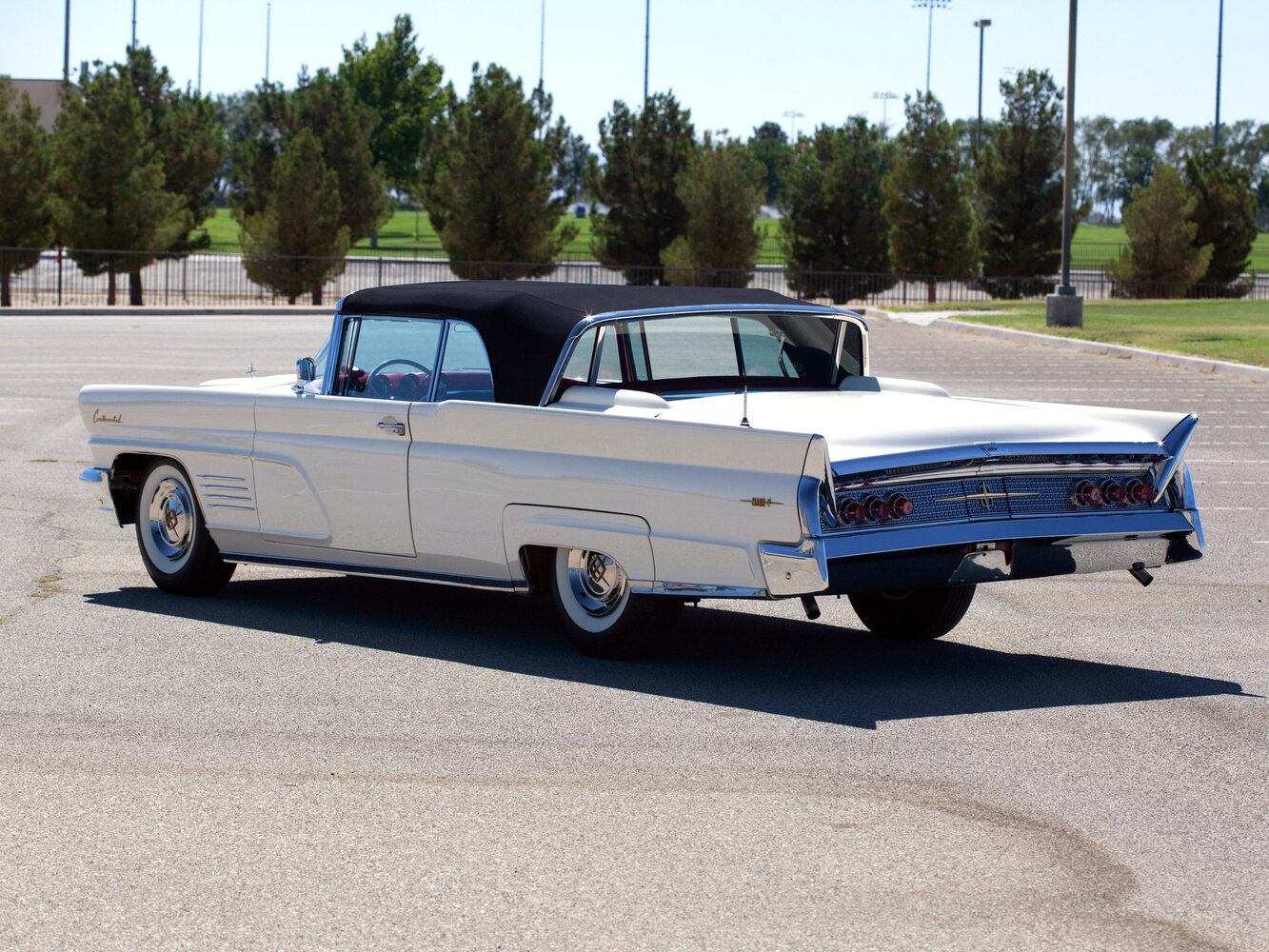 Lincoln Continental, III (Mark V), 1959–1960, Кабриолет: Вид сзади в три четверти