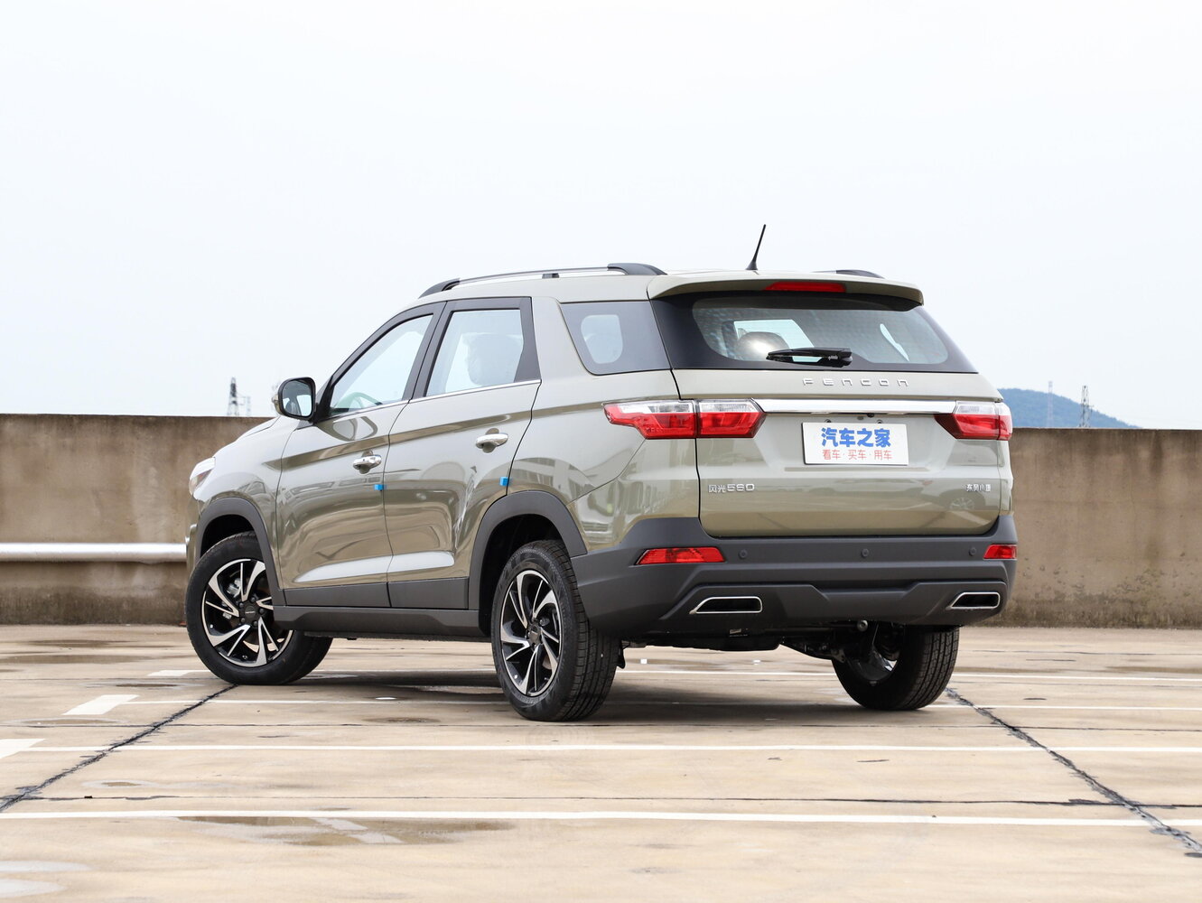 Dongfeng Fengon 560, I facelift, 2021–2026, SUV 5 door: Rear three-quarter view