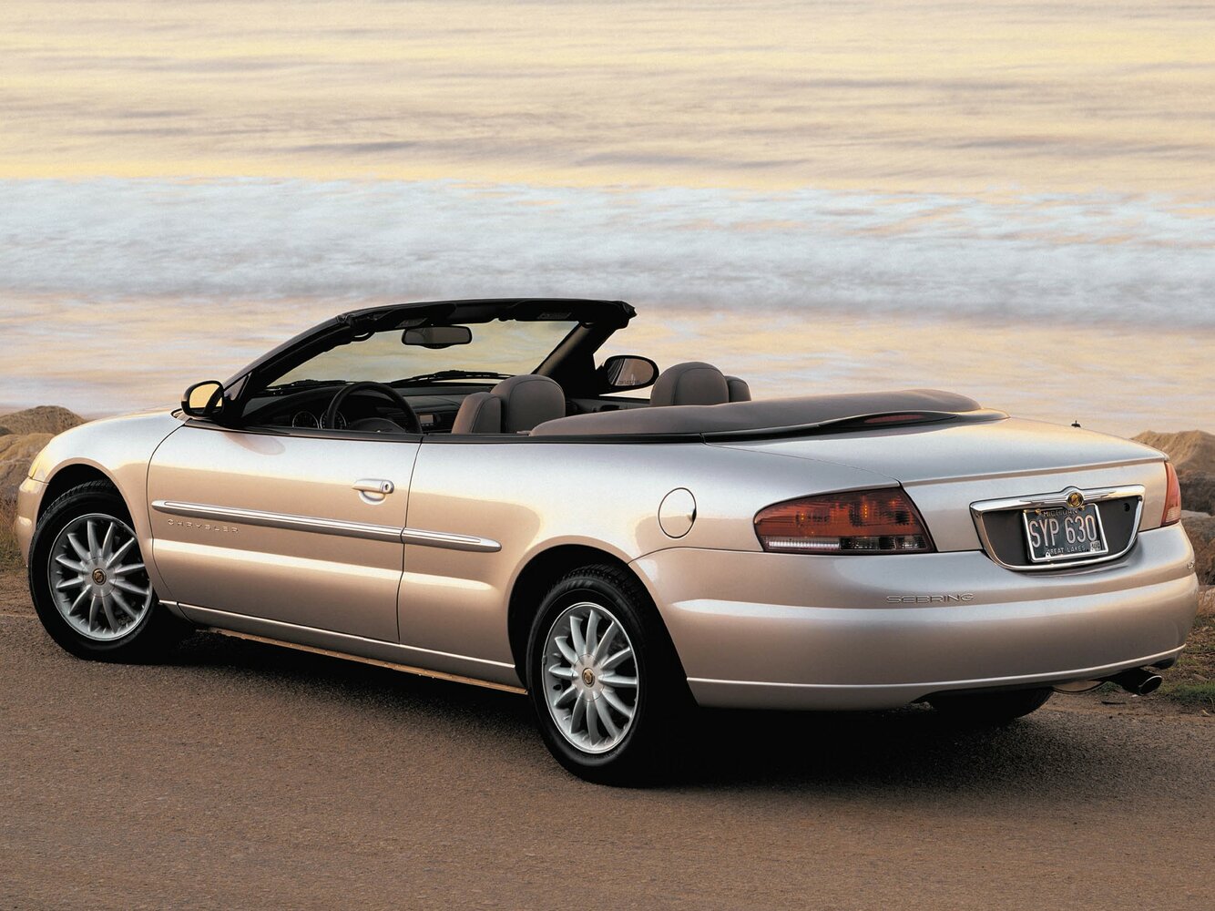 Chrysler Sebring, II, 2000–2003, Convertible: Rear three-quarter view