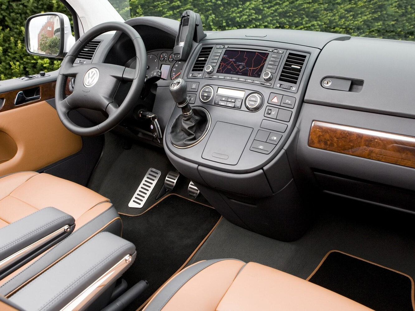 Volkswagen Transporter, T5, 2003–2009, Minivan Long: Front cabin