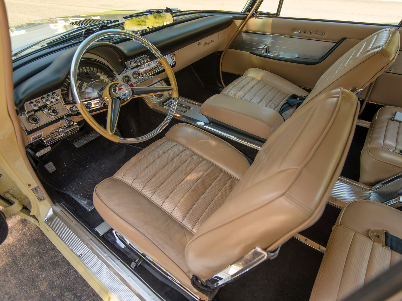 Chrysler 300 Letter Series, III (300F), 1959–1960, Купе-хардтоп: Передняя часть салона