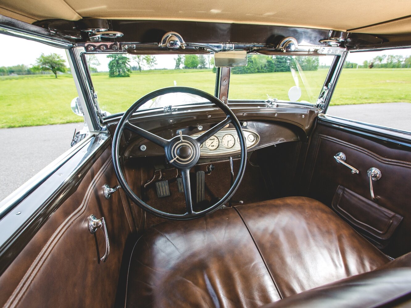 Chrysler Imperial, II, 1931–1933, Кабриолет: Передняя панель