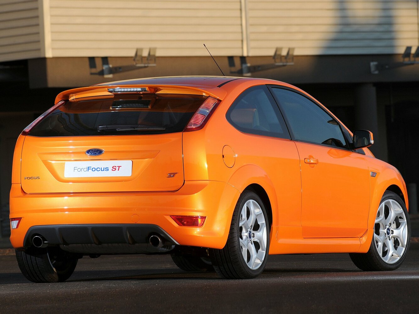 Ford Focus ST, II Рестайлинг, 2008–2011, Хэтчбек 3 дв.: Вид сзади в три четверти