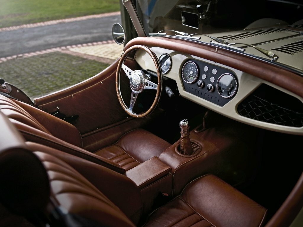 Morgan Plus 4, , 1950–2020, Спидстер: Передняя часть салона
